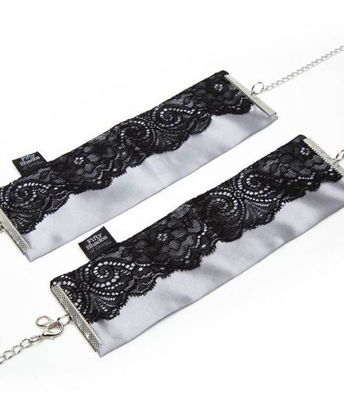 Fifty Shades of Grey Play Nice Satijnen Handboeien